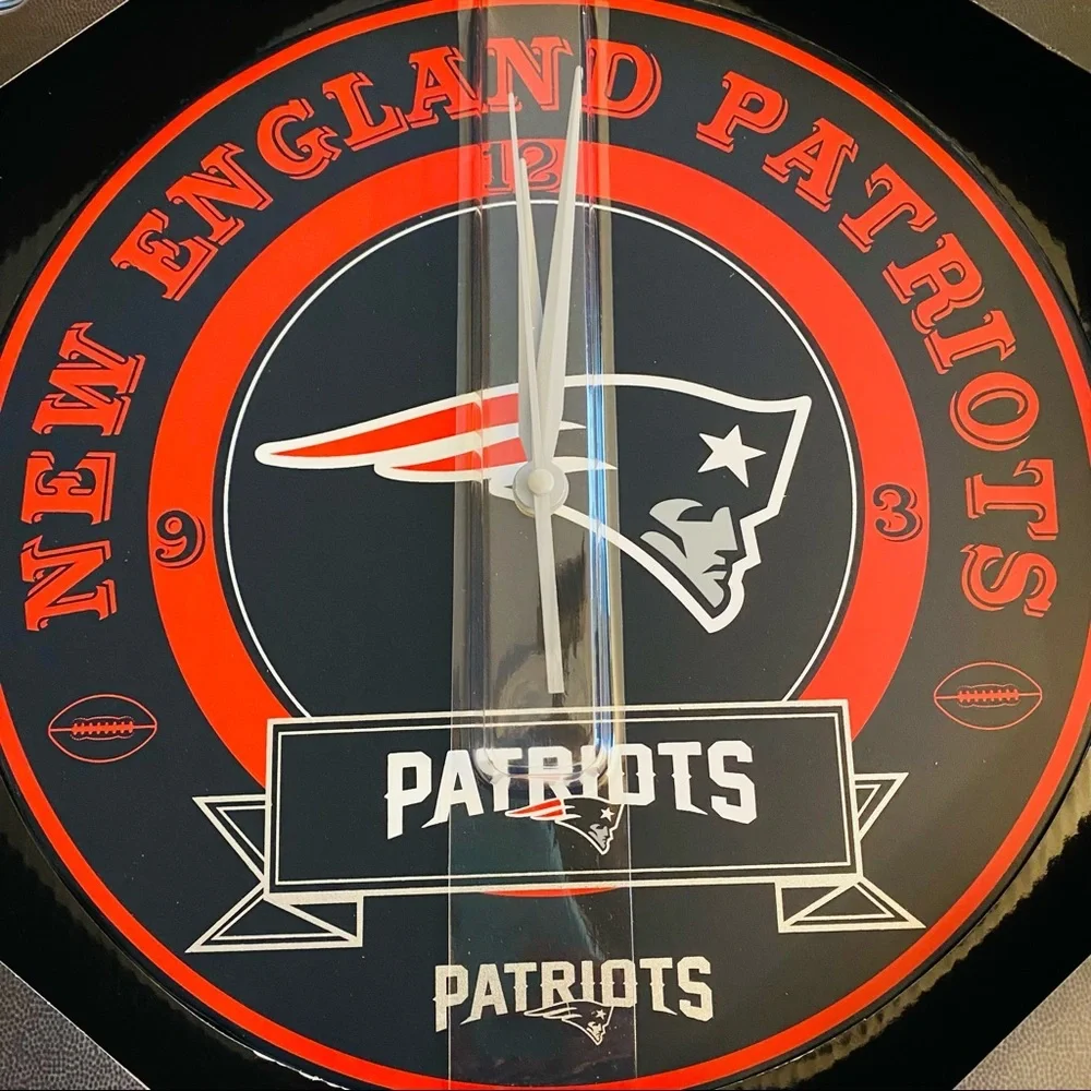 NWT NFL New England Patriots Wall Clock Bottle Cap!